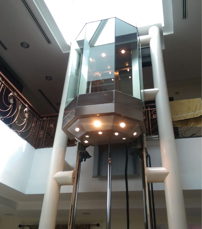 Silver Panoramic Round 01 With Dome and Lighting Below and Above