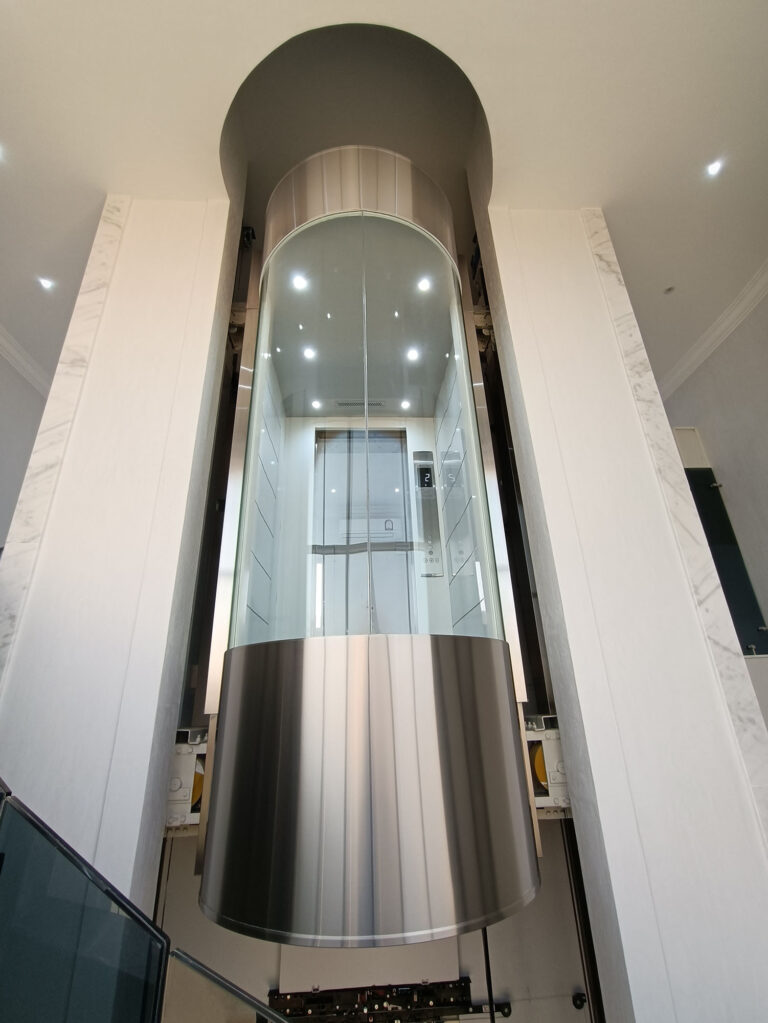 Silver Panoramic Round 03 With Wood Sides Private Villa in Al Thakhira