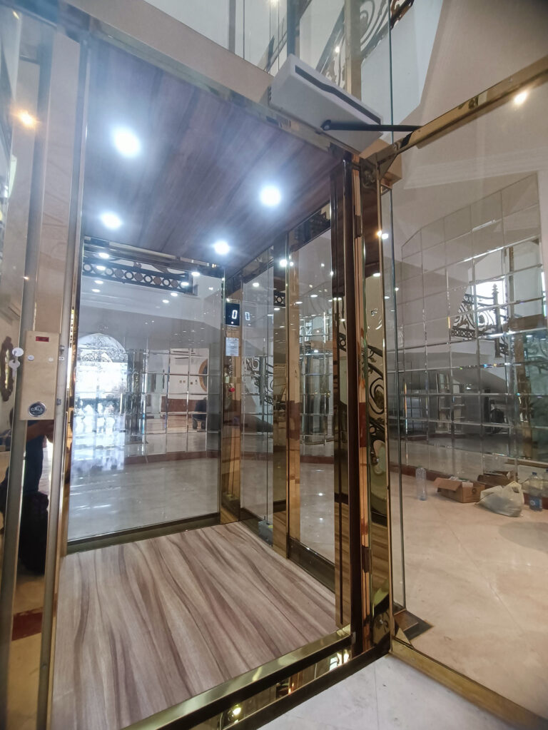 Golden Panoramic Square 06
