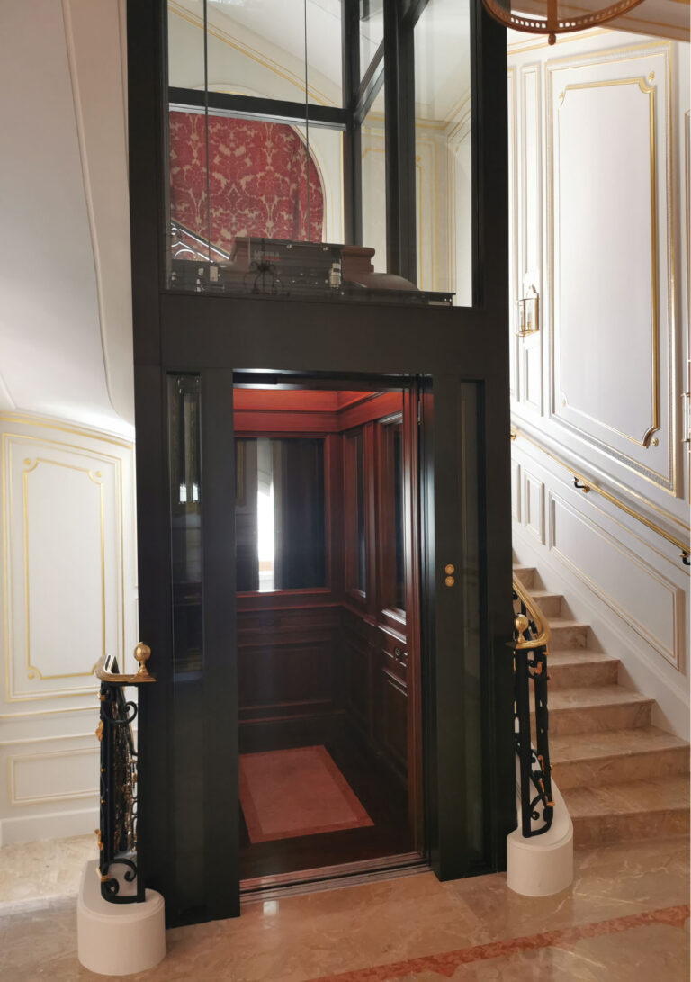 Black Stainless Steel Panoramic Square 01 Private Villa in Unaizah