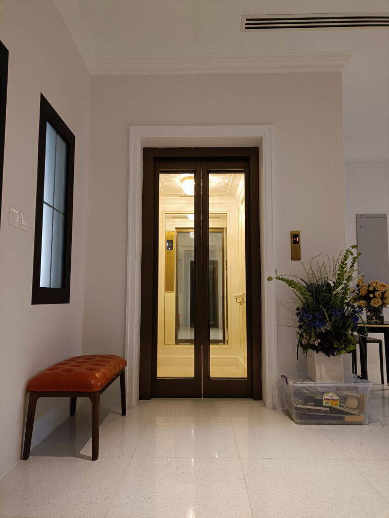 Wooden Lift 01