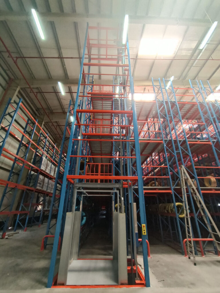 Lift Freight in Pool Floaters With Dyed Iron Structure and 1,5 Ton Load Protection