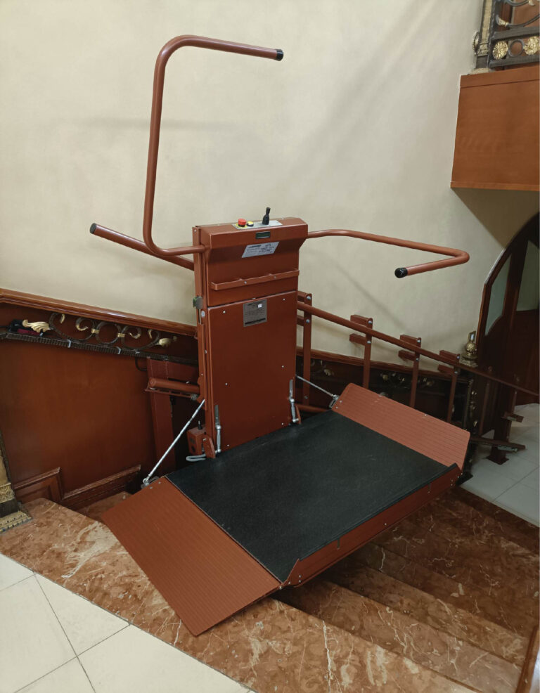 Platform Lifts 01 Private Villa in Al Dafna